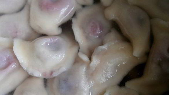 ШАГ 7. вареники с вишней и ягодным соусом