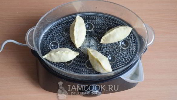 ШАГ 14. вареники с вишней на пару