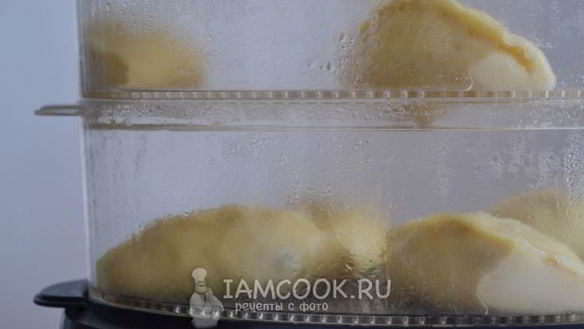 ШАГ 15. вареники с вишней на пару