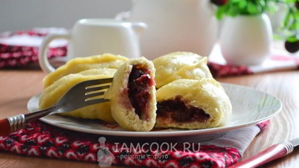 ШАГ 18. вареники с вишней на пару