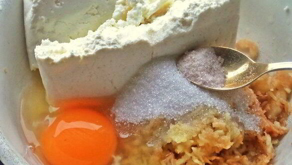 ШАГ 2. яблочные вареники без муки