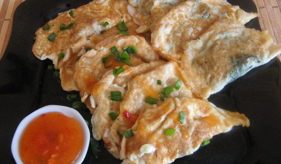 Рецепт яичные вареники с двумя начинками