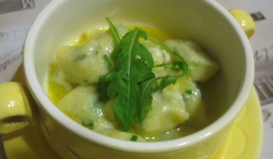 Рецепт зеленые ньокки с руколой и масляным соусом