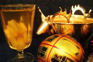 Алкогольный коктейль с ананасами и шампанским