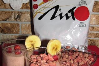 Бананово-клубничный коктейль с добавлением Лито