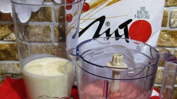 ШАГ 4. бананово-клубничный коктейль с добавлением лито