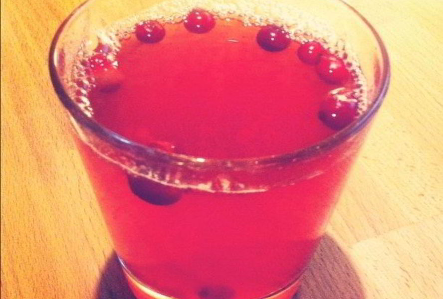 Безалкогольный пунш из клюквы