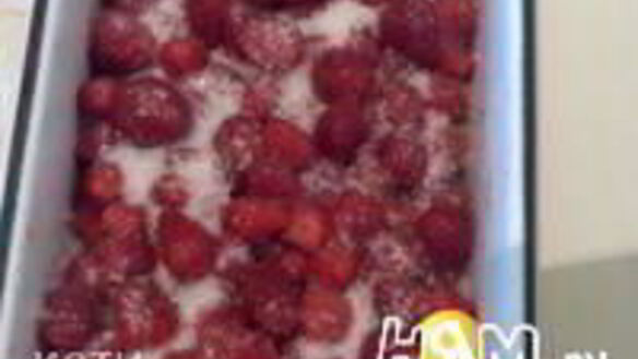 ШАГ 3. клубничный сироп