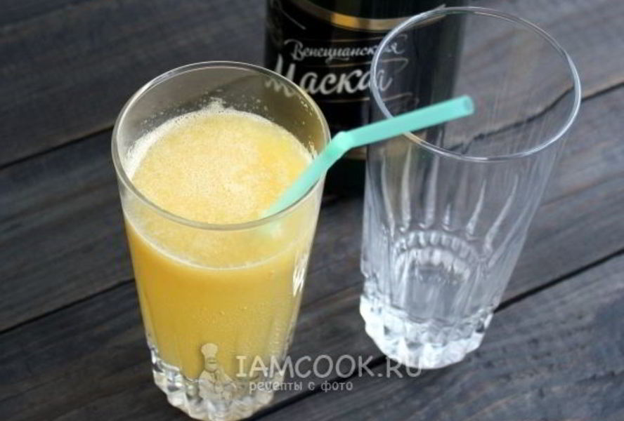 Коктейль Беллини с шампанским