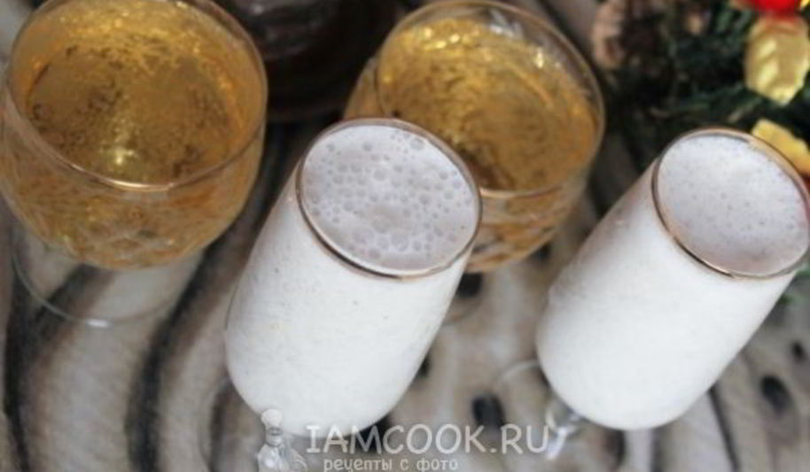 Рецепт коктейль из шампанского с мороженым и ананасом