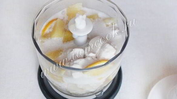 ШАГ 4. коктейль из шампанского с мороженым и ананасом