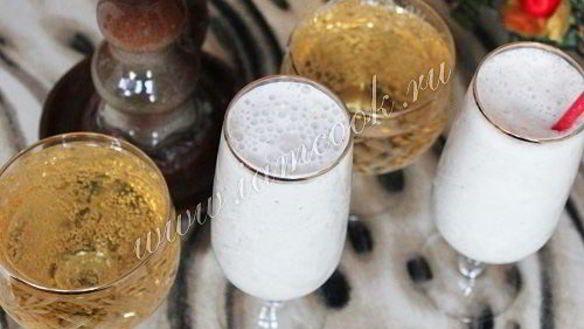 ШАГ 7. коктейль из шампанского с мороженым и ананасом