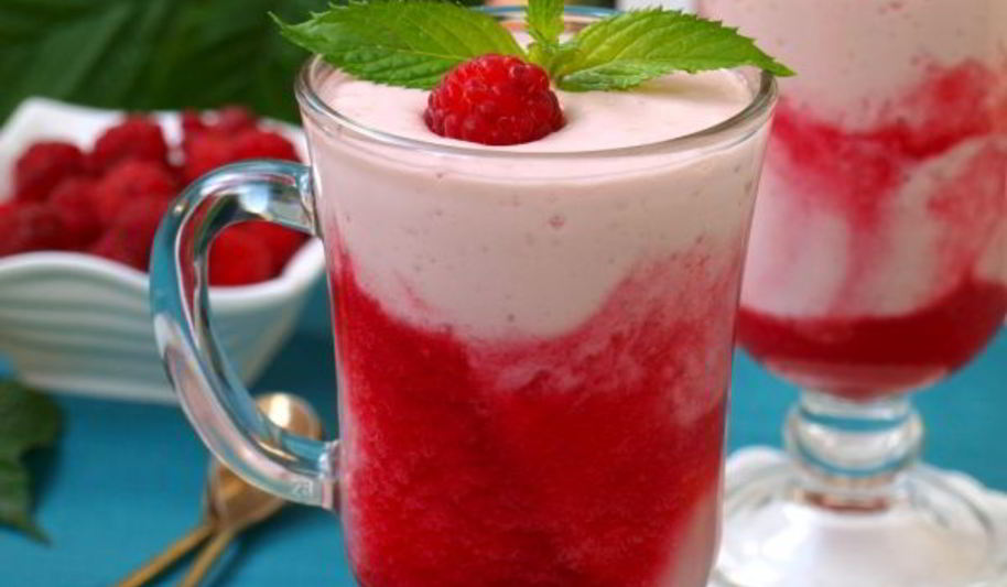 Рецепт коктейль на ряженке с творогом и малиной
