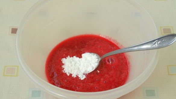 ШАГ 2. коктейль на ряженке с творогом и малиной
