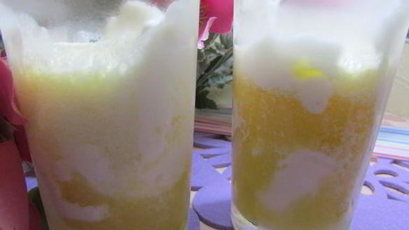 ШАГ 3. коктейль с апельсиновым соком и мороженым