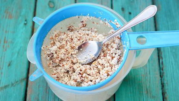 ШАГ 3. миндальное молоко