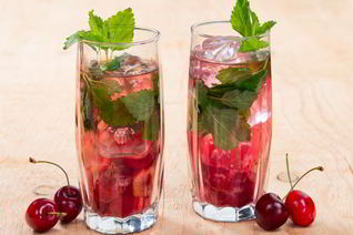 Мятно-вишневый напиток