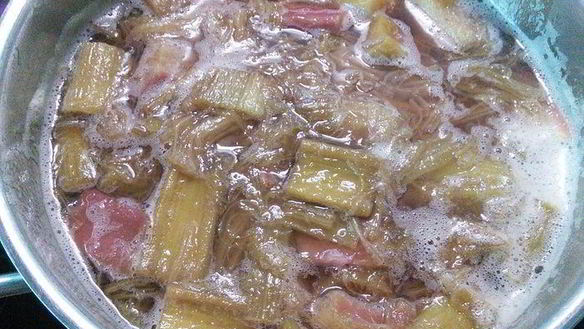 ШАГ 3. ревеневый сироп