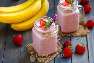 Клубнично-банановый смузи
