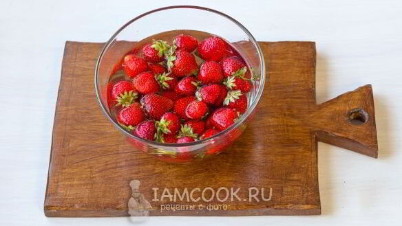 ШАГ 4. клубнично-банановый смузи