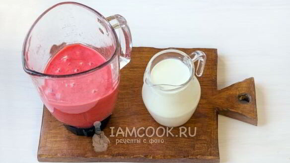 ШАГ 7. клубнично-банановый смузи
