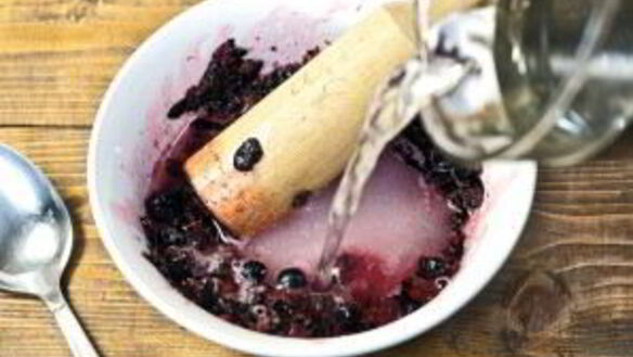 ШАГ 2. вино из черники