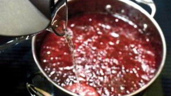 ШАГ 5. вино из черники