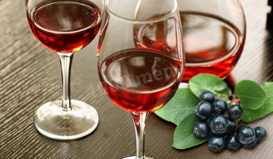 Рецепт вино из яблок и черноплодной рябины