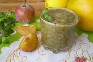 Вкусный зеленый коктейль