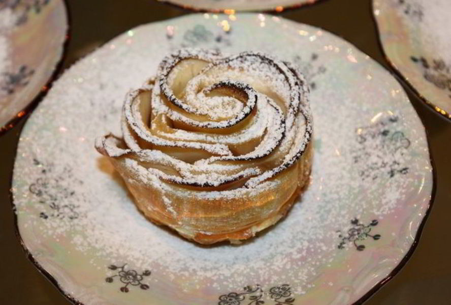 Яблочные розы в абрикосовом сиропе