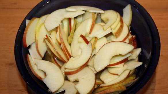 ШАГ 3. яблочные розы в абрикосовом сиропе