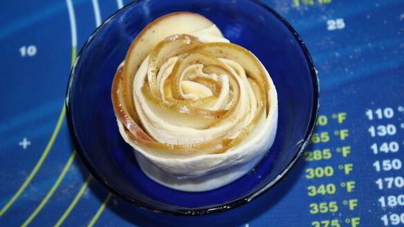 ШАГ 8. яблочные розы в абрикосовом сиропе