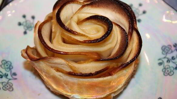 ШАГ 10. яблочные розы в абрикосовом сиропе