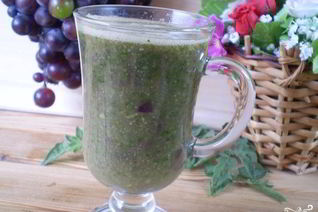 Зеленый коктейль с виноградом