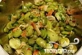 Бобовый салат с сыром пармезан