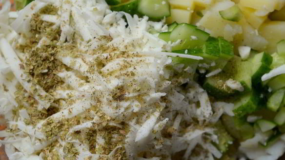 ШАГ 3. фермерский салат с красной смородиной