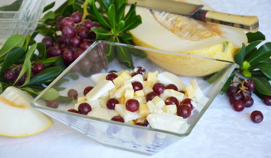 Рецепт фруктовый салат с майонезом и чесноком