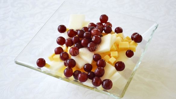 ШАГ 5. фруктовый салат с майонезом и чесноком