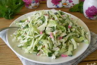 Капустный салат с крабовыми палочками