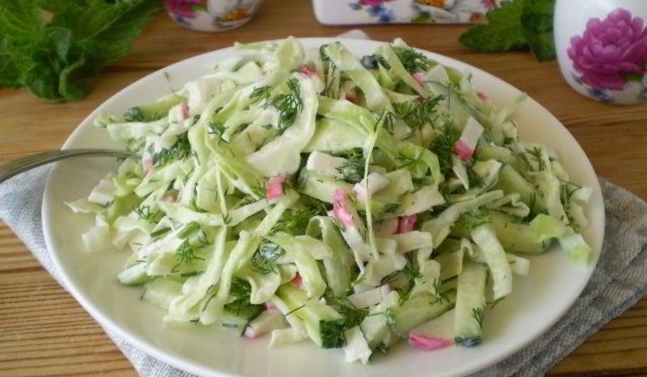 Рецепт капустный салат с крабовыми палочками