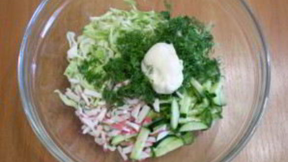 ШАГ 3. капустный салат с крабовыми палочками