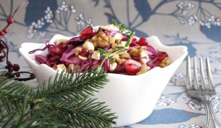 Рецепт капустный салат с яблоком, гранатом и орехами