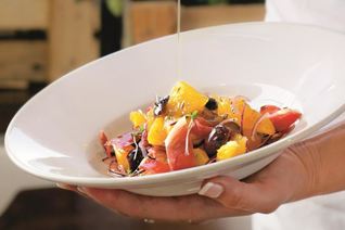 Кастильский салат из апельсинов с хамоном серрано