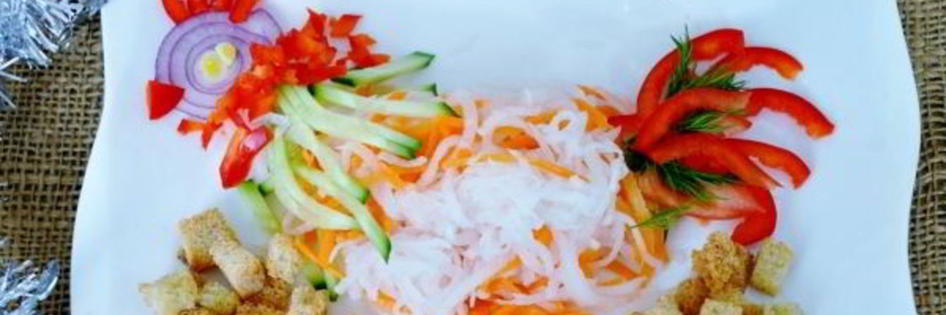 Хрустящий салат с дайконом и сухариками