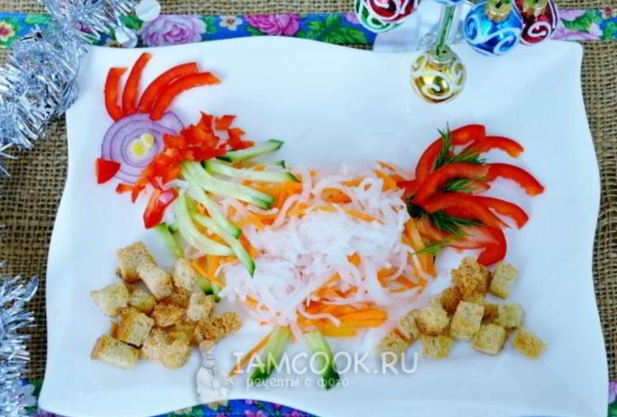 Хрустящий салат с дайконом и сухариками