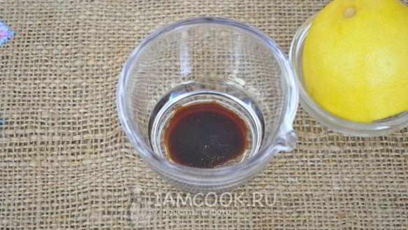 ШАГ 7. хрустящий салат с дайконом и сухариками