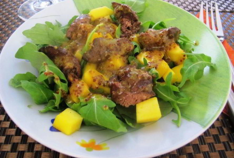 Кисло-сладкий салат с куриной печенью