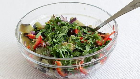 ШАГ 7. острый салат из баклажанов