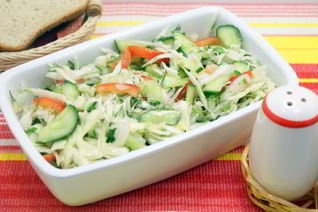 Овощной салат с кедровыми орехами