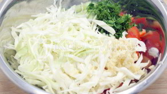 ШАГ 3. овощной салат с кедровыми орехами